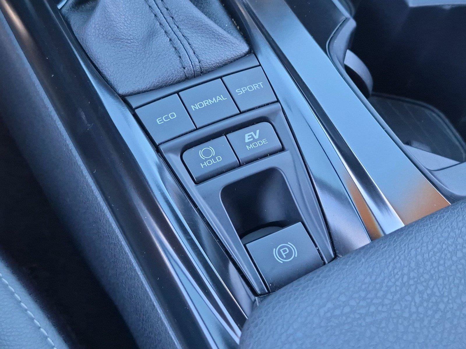 Used 2025 Toyota Camry SE FWD image 19