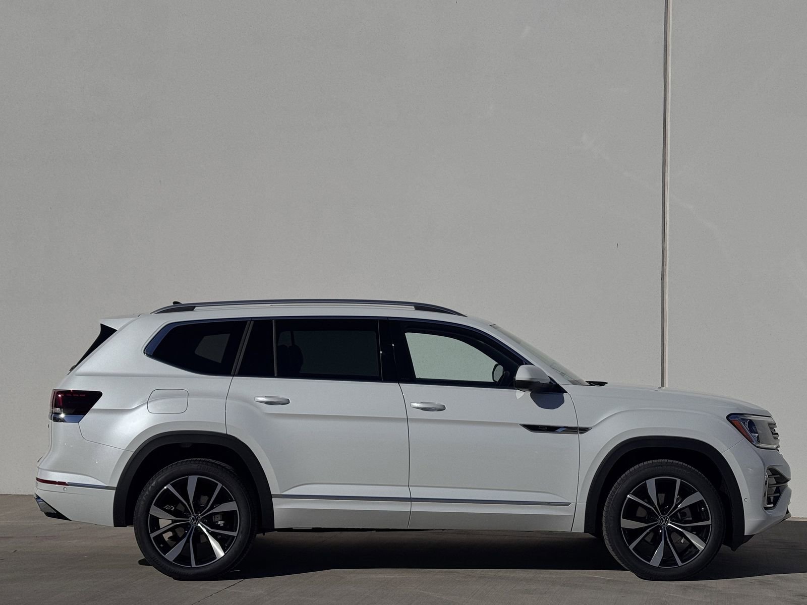 New 2026 Volkswagen Atlas SEL Premium R-Line image 3