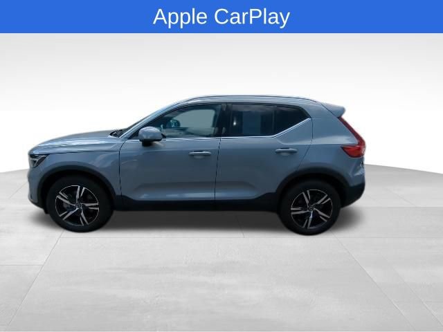 Used 2025 Volvo XC40 B5 Core AWD/4WD image 11