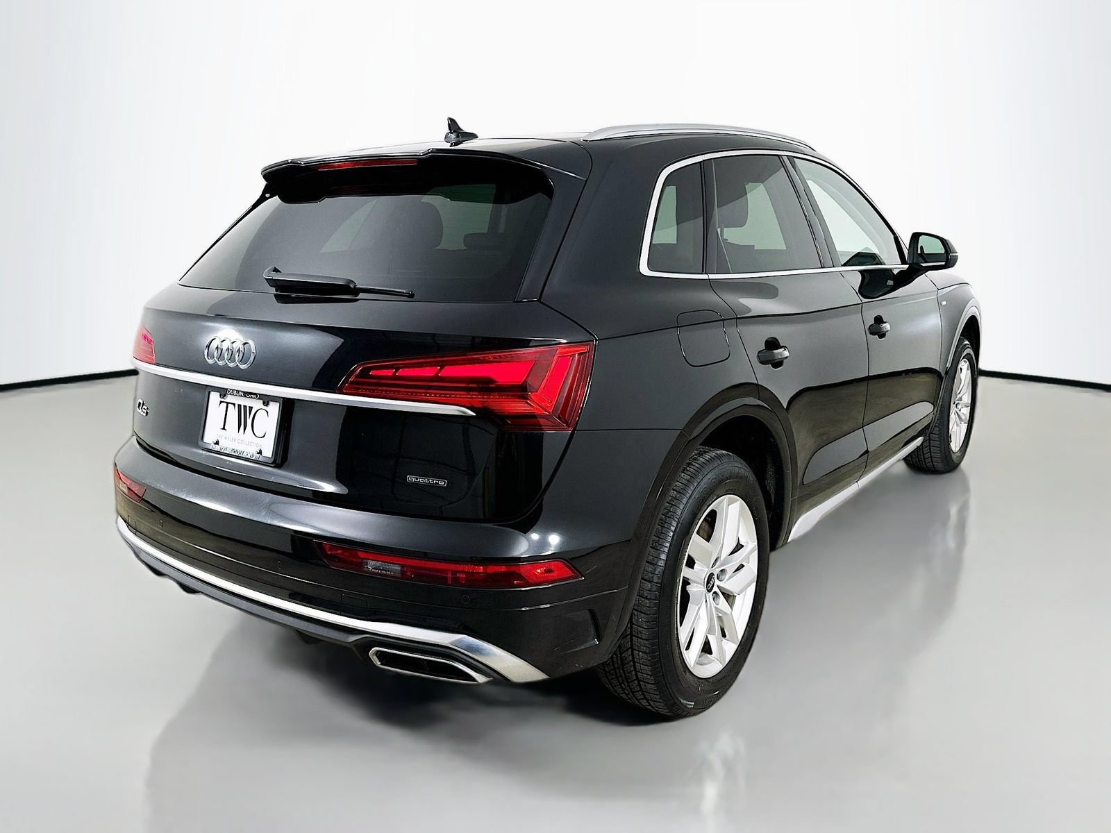Used 2023 Audi Q5 2.0T Premium w/ Convenience Package AWD/4WD image 5