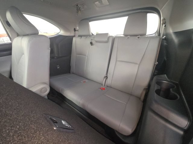 Used 2024 Toyota Highlander XLE AWD/4WD image 23