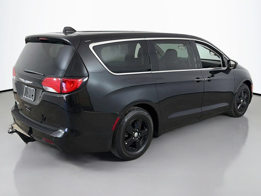 Used 2018 Chrysler Pacifica L FWD image 9