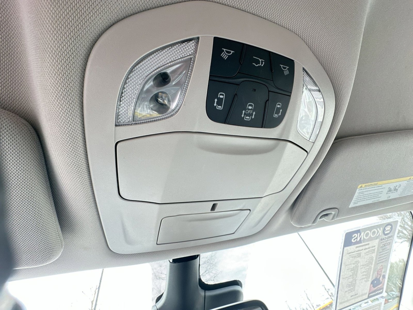 Used 2023 Chrysler Pacifica Touring-L image 31