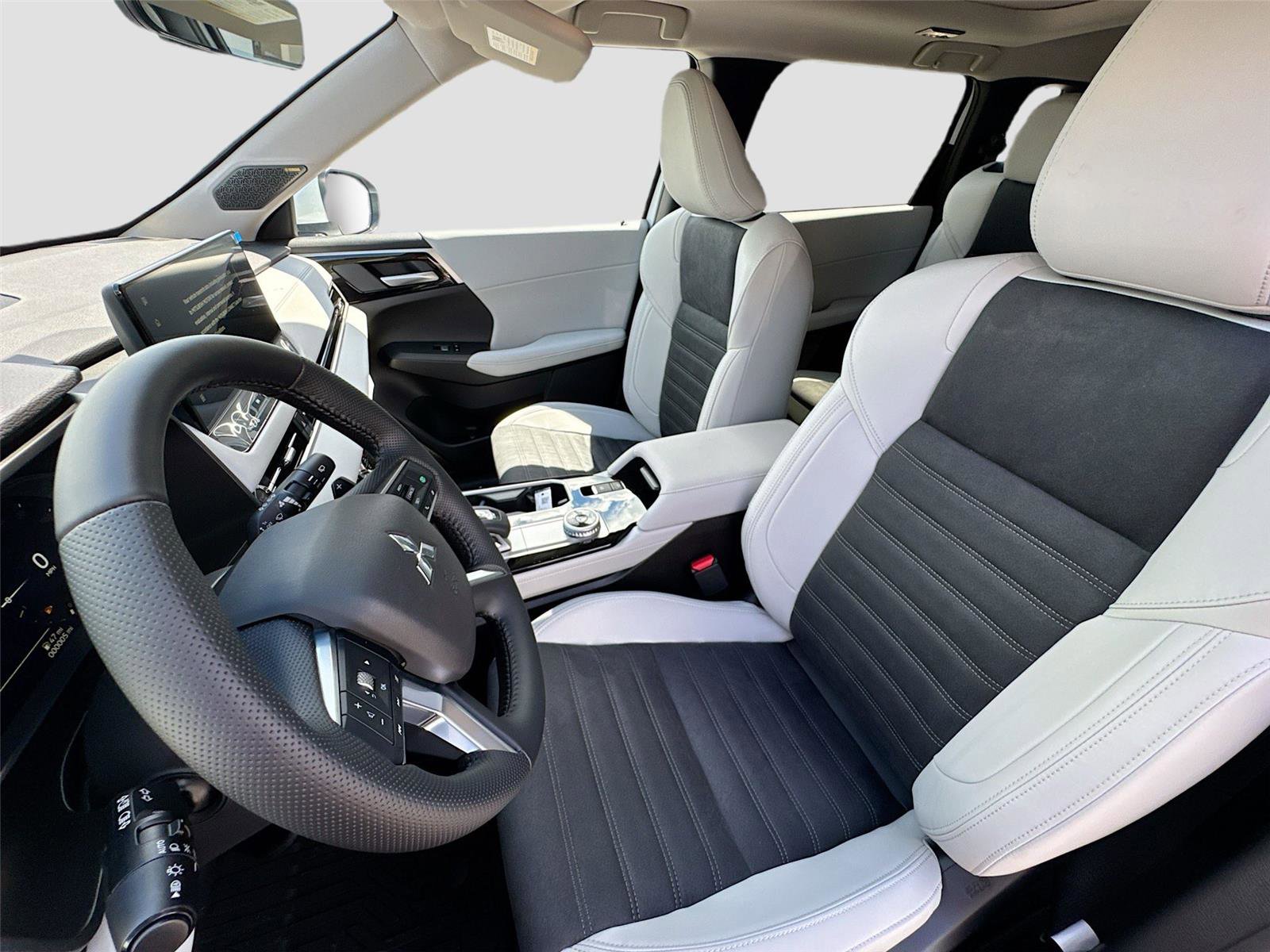 New 2025 Mitsubishi Outlander SE image 21