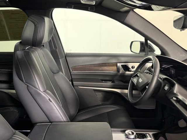Certified 2026 Cadillac Vistiq Luxury w/ LPO, Floor Liner Package AWD/4WD image 34