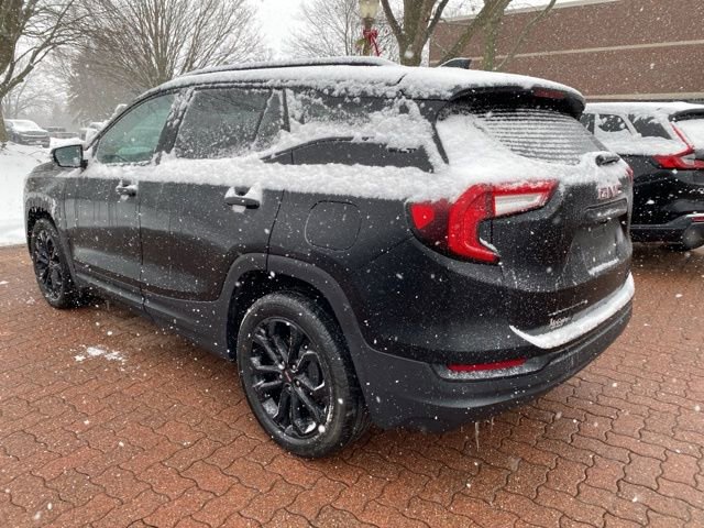 Used 2022 GMC Terrain SLT w/ Elevation Edition image 7