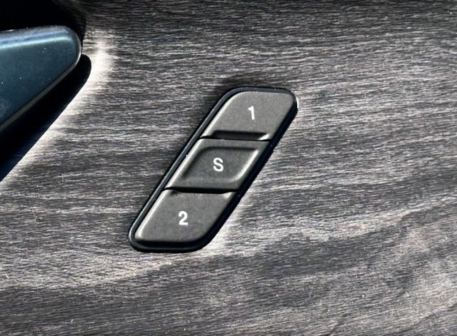 Used 2023 Jeep Grand Cherokee L Limited w/ Black Appearance Package image 18