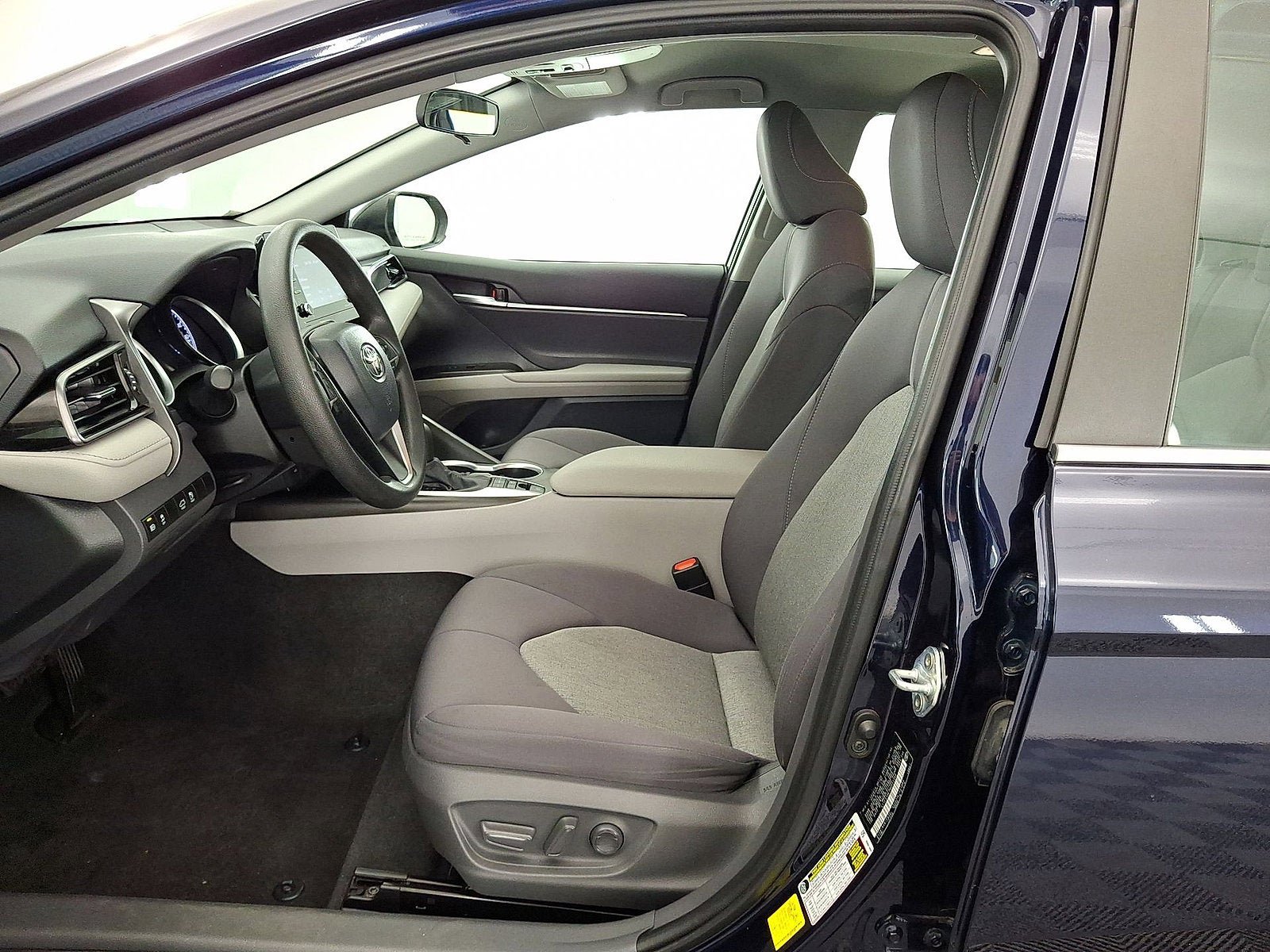 Used 2021 Toyota Camry LE FWD image 3