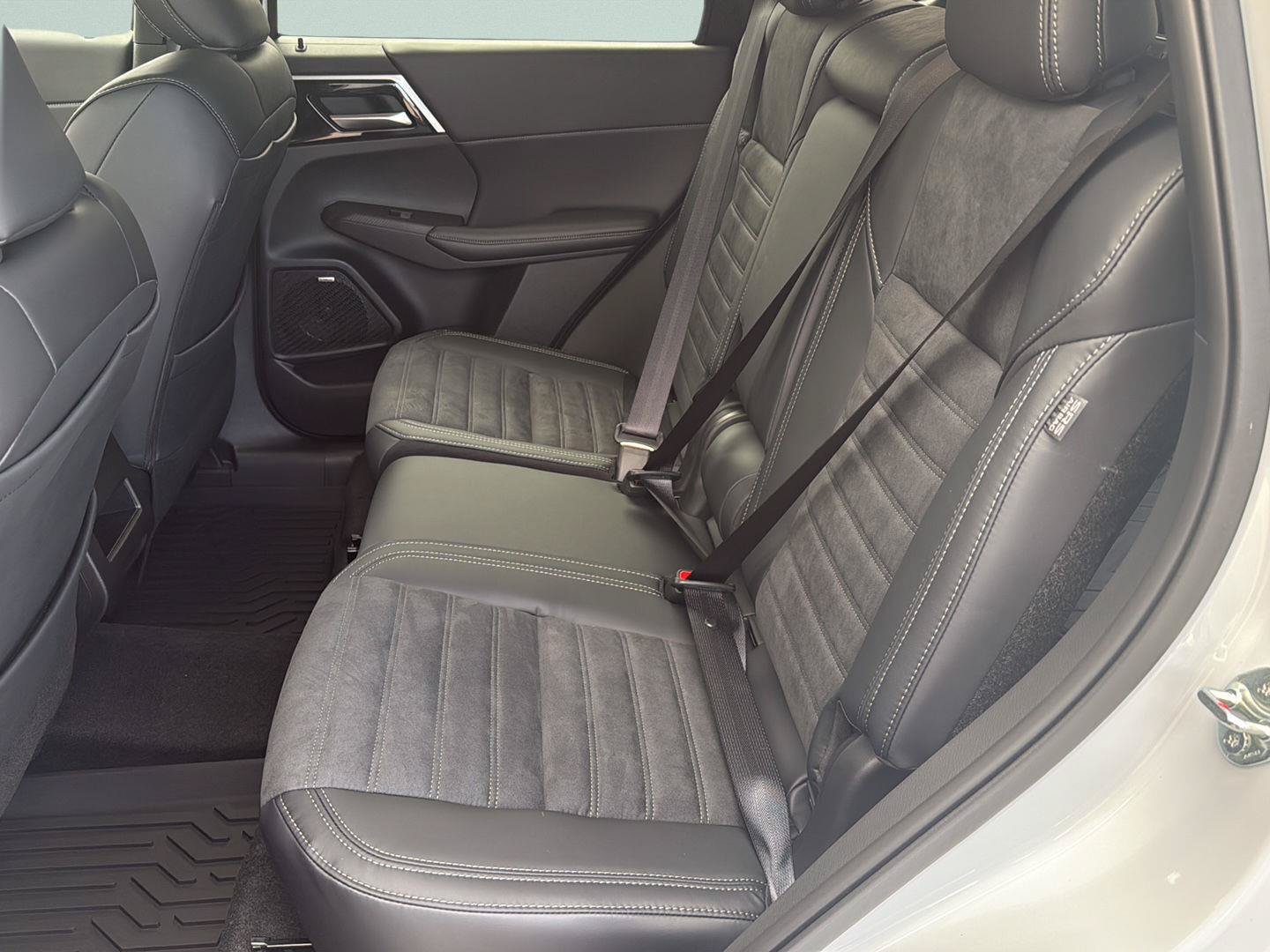 New 2026 Mitsubishi Outlander AWD image 28