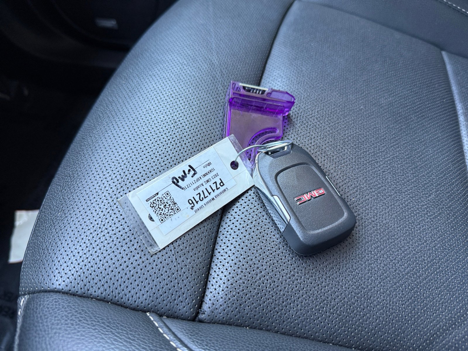 Used 2023 GMC Acadia SLT image 21