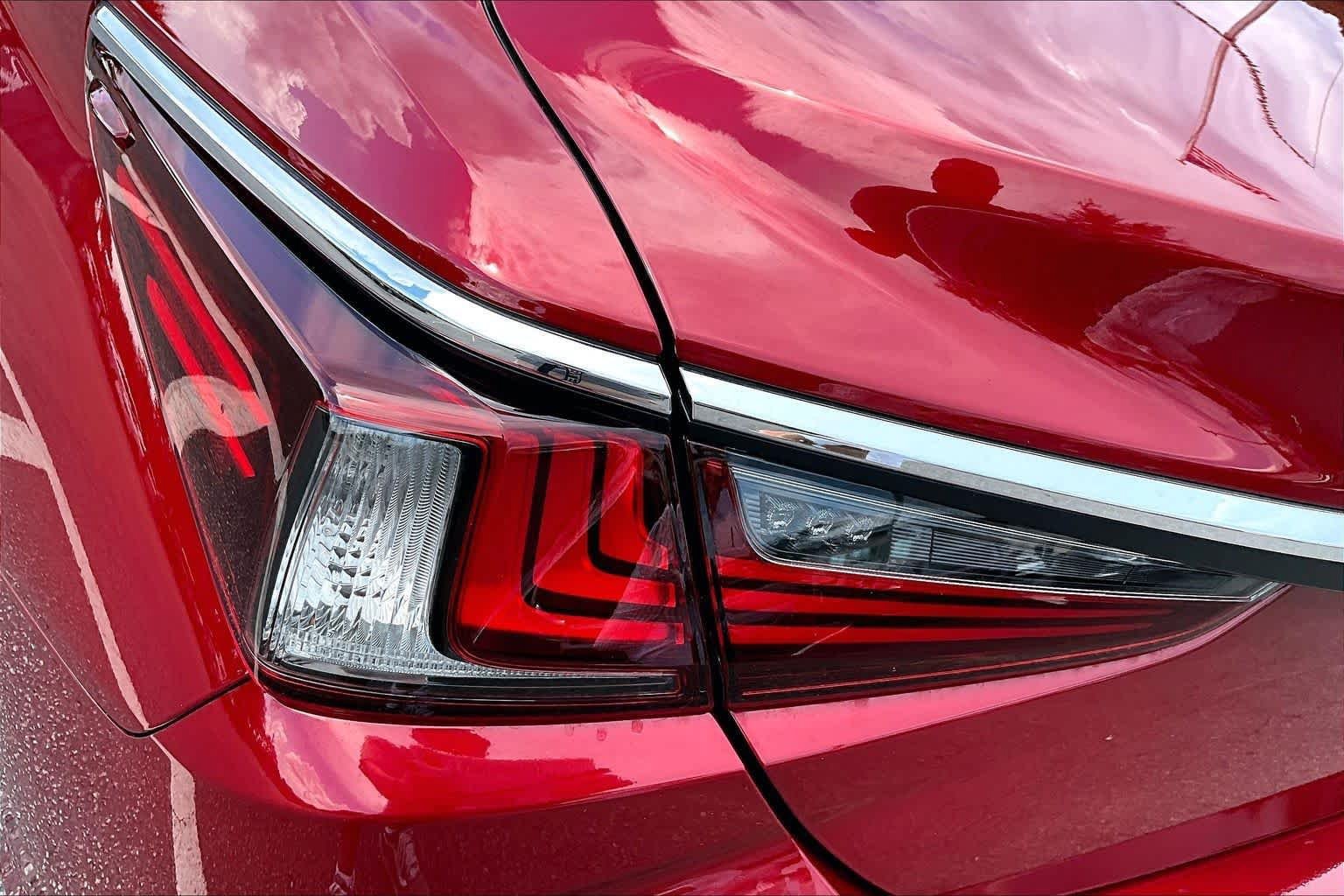 Used 2024 Lexus ES 350 Ultra Luxury w/ Accessory Package (Z2) FWD image 32