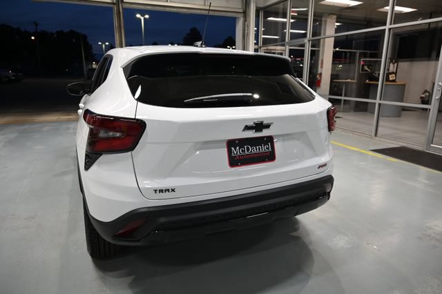 New 2026 Chevrolet Trax RS w/ Sunroof Package FWD image 6