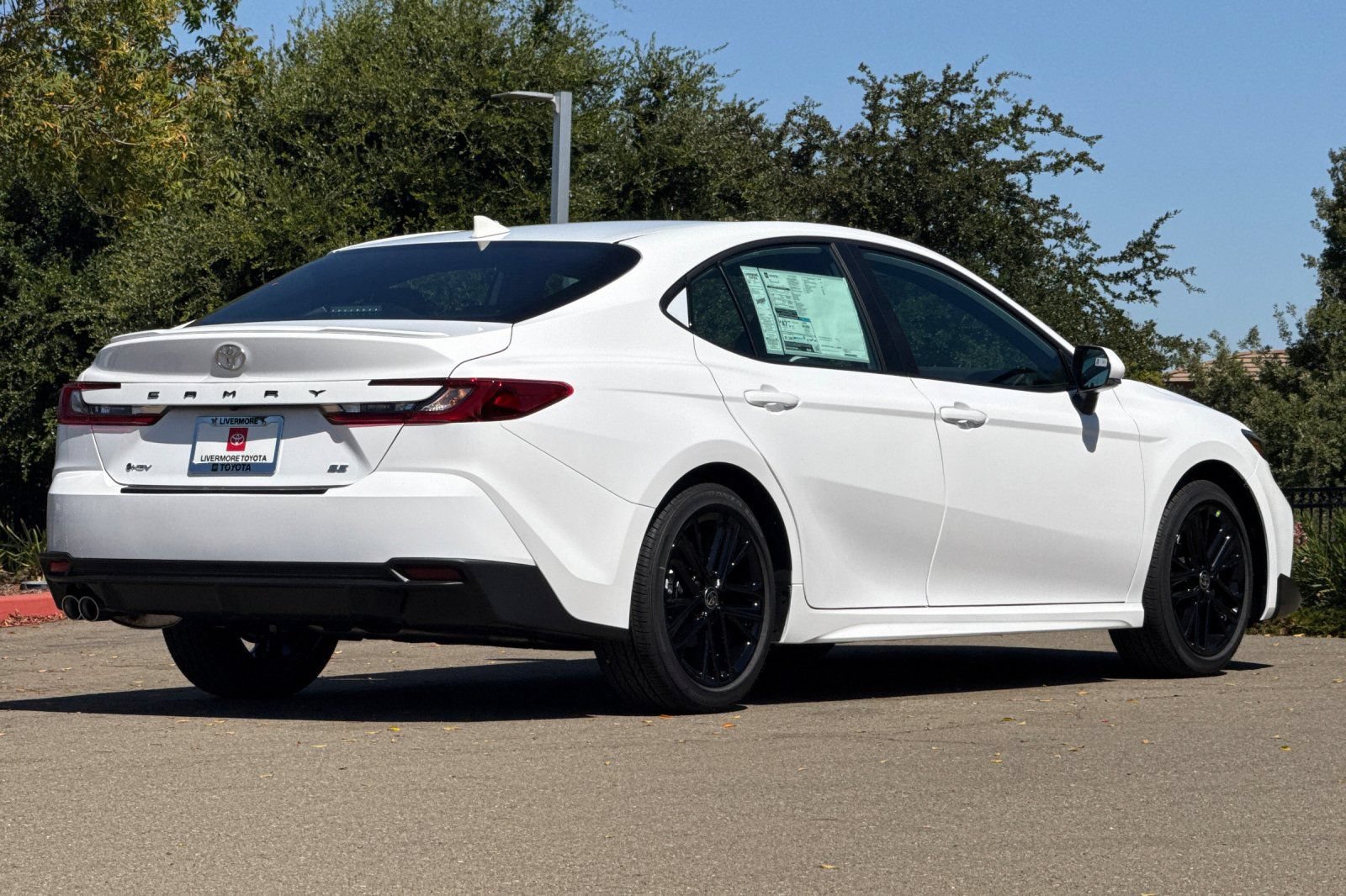 New 2025 Toyota Camry SE w/ Convenience Package FWD image 4