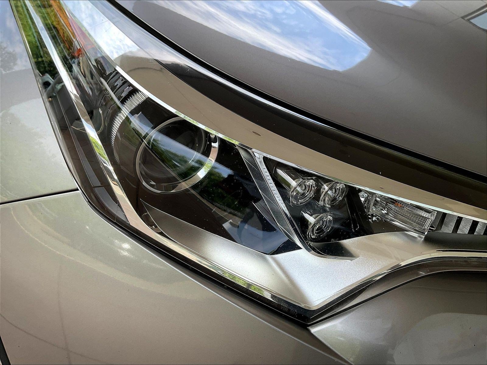 Used 2019 Toyota C-HR Limited FWD image 29