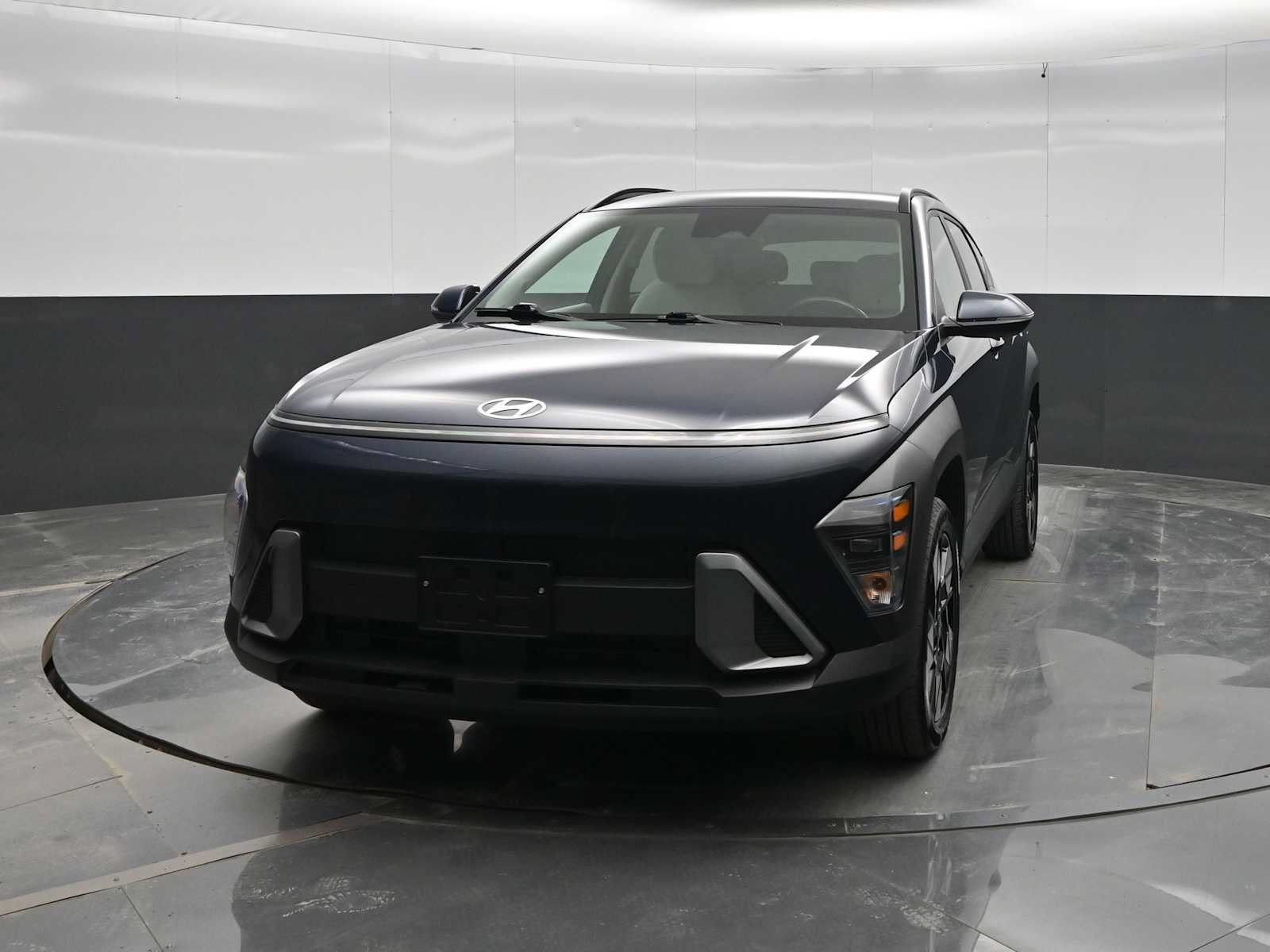 Used 2024 Hyundai Kona SEL AWD/4WD image 3