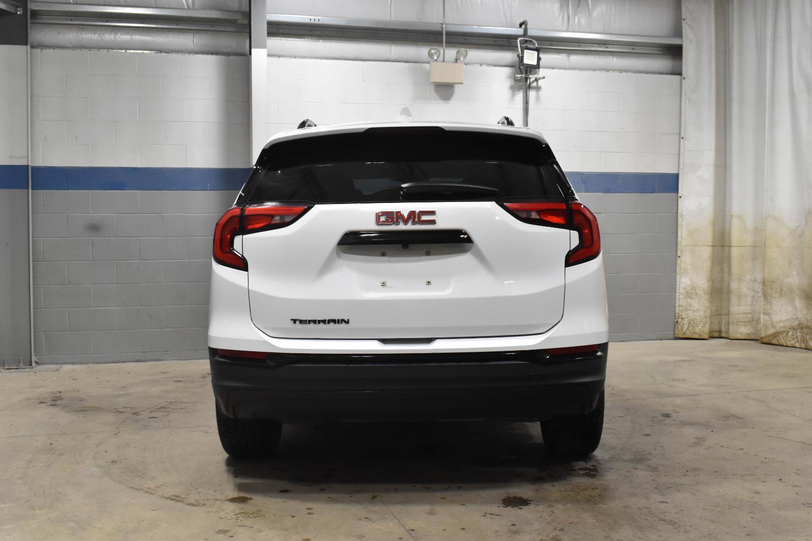 Used 2020 GMC Terrain SLE w/ Elevation Edition FWD image 23