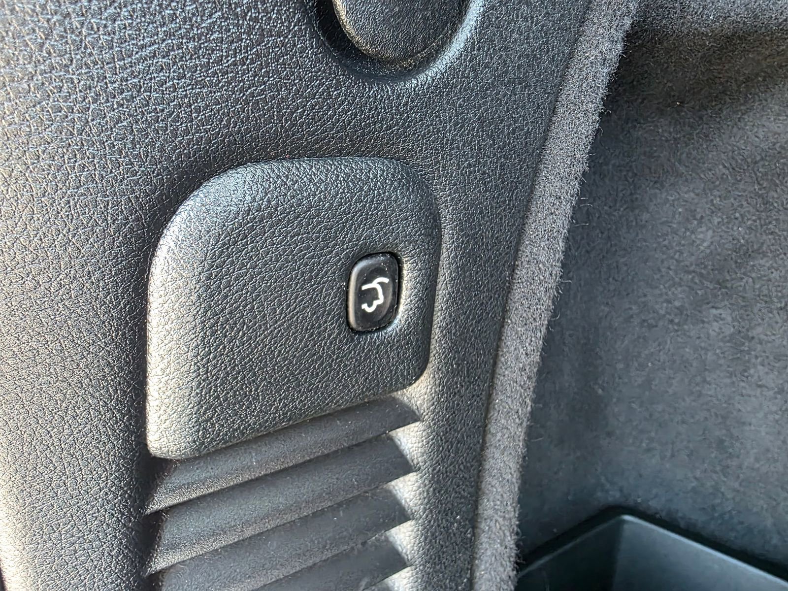 Used 2020 Dodge Durango R/T w/ Blacktop Package image 40