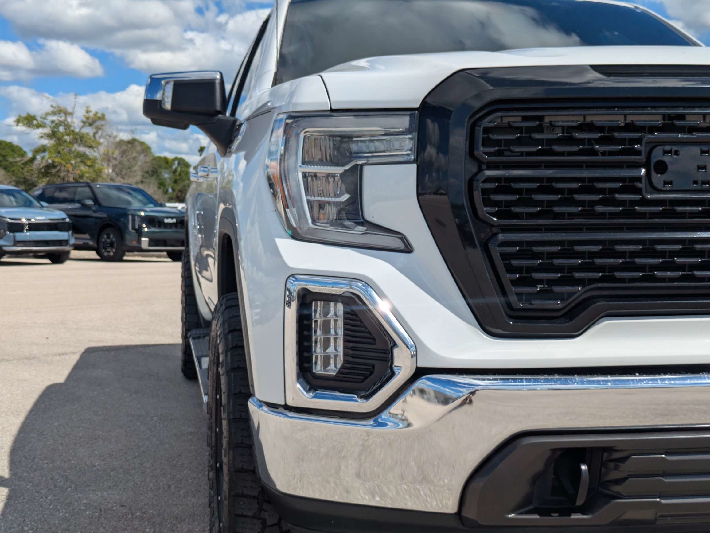Used 2019 GMC Sierra 1500 SLT w/ SLT Premium Package AWD/4WD image 11