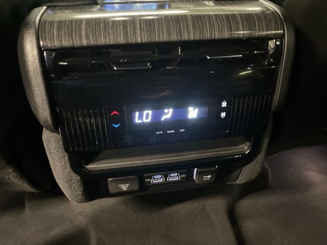 Used 2023 Jeep Wagoneer L Series II AWD/4WD image 31