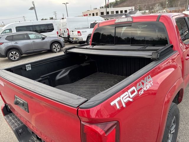 Used 2018 Toyota Tacoma TRD Sport w/ Technology Package image 9