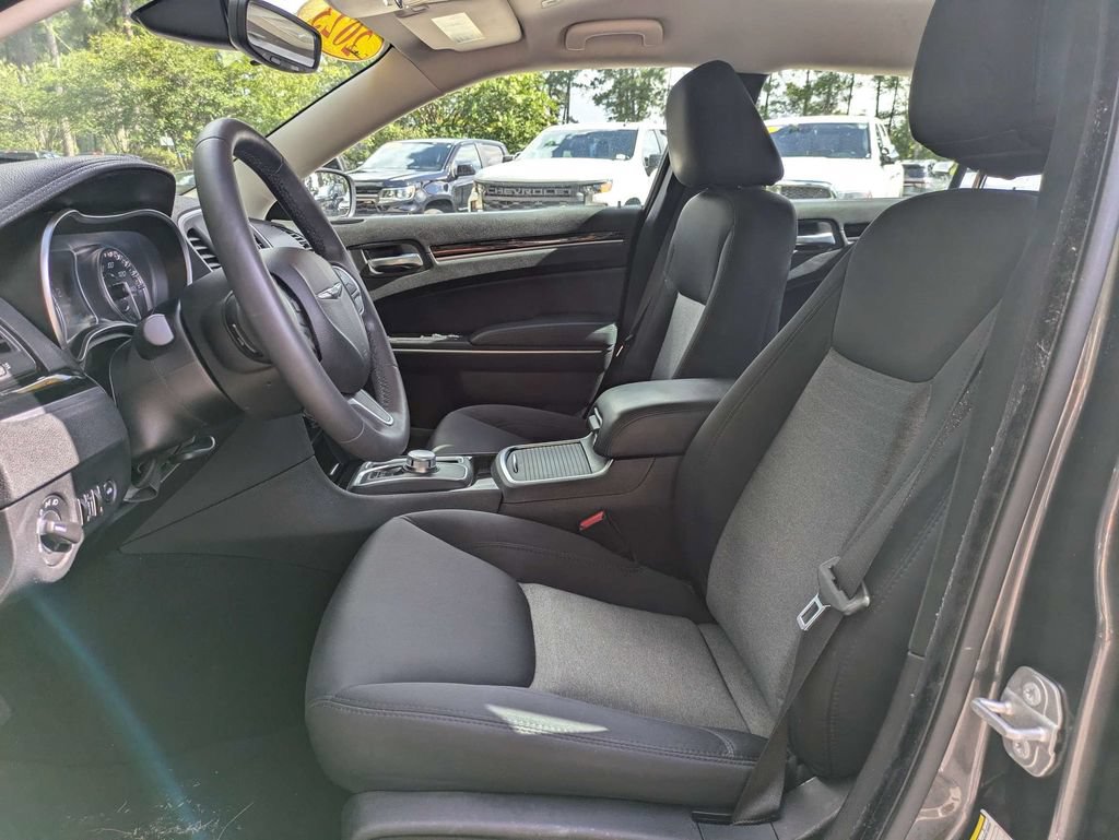 Used 2023 Chrysler 300 Touring w/ Sport Appearance Package RWD image 19