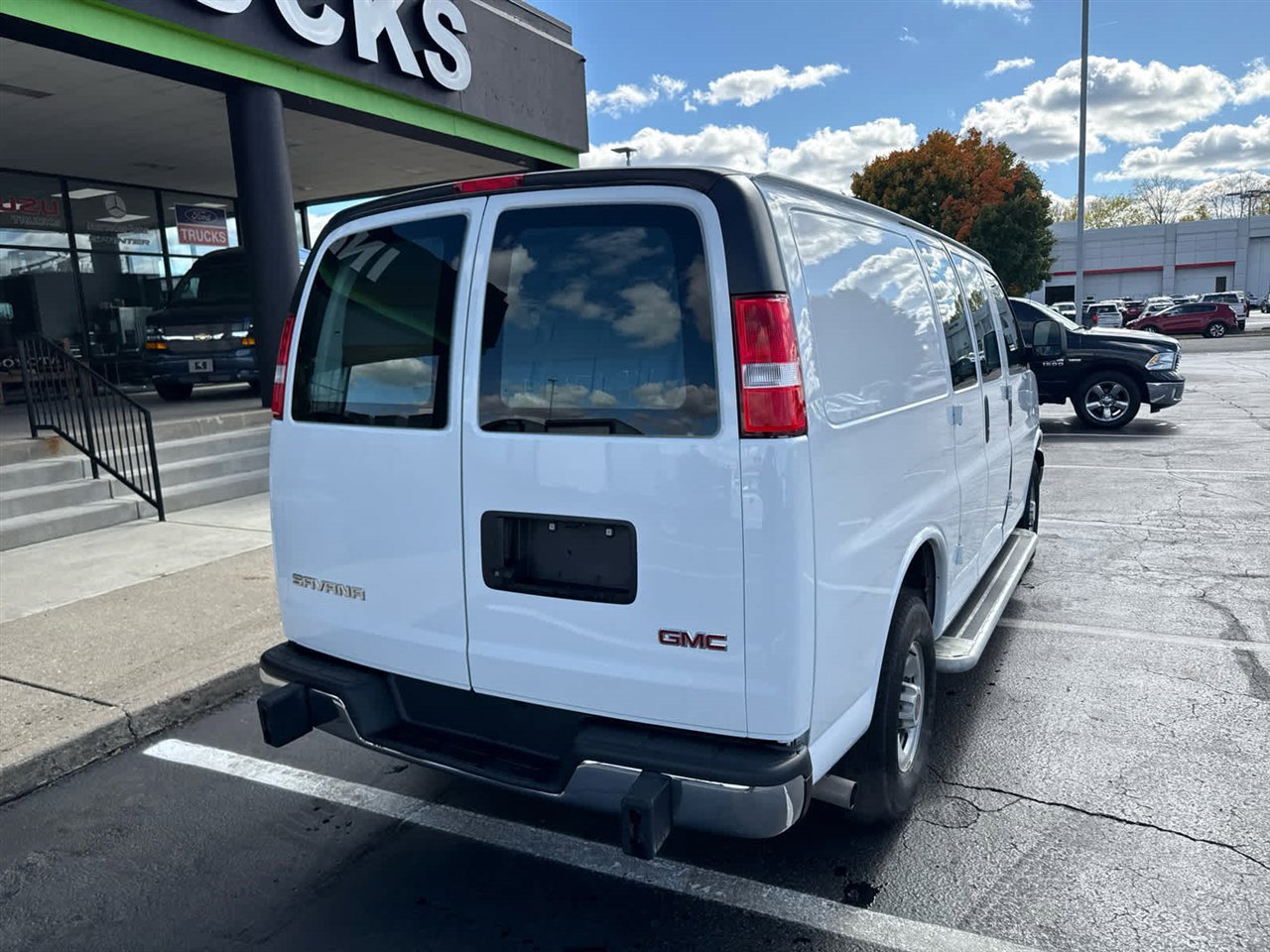 Used 2024 GMC Savana 2500 w/ Driver Convenience Package image 8