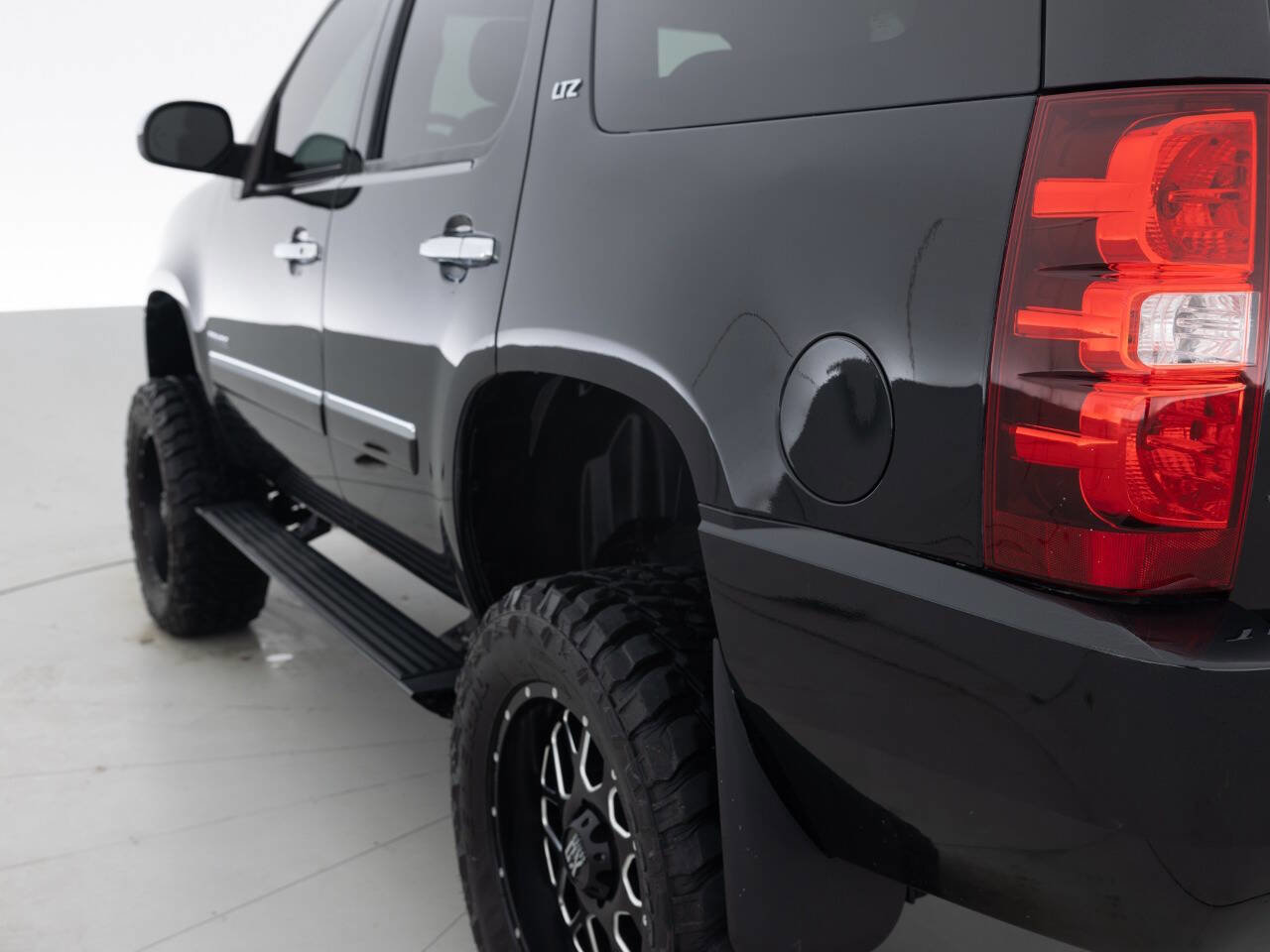 Used 2011 Chevrolet Tahoe LTZ AWD/4WD image 13