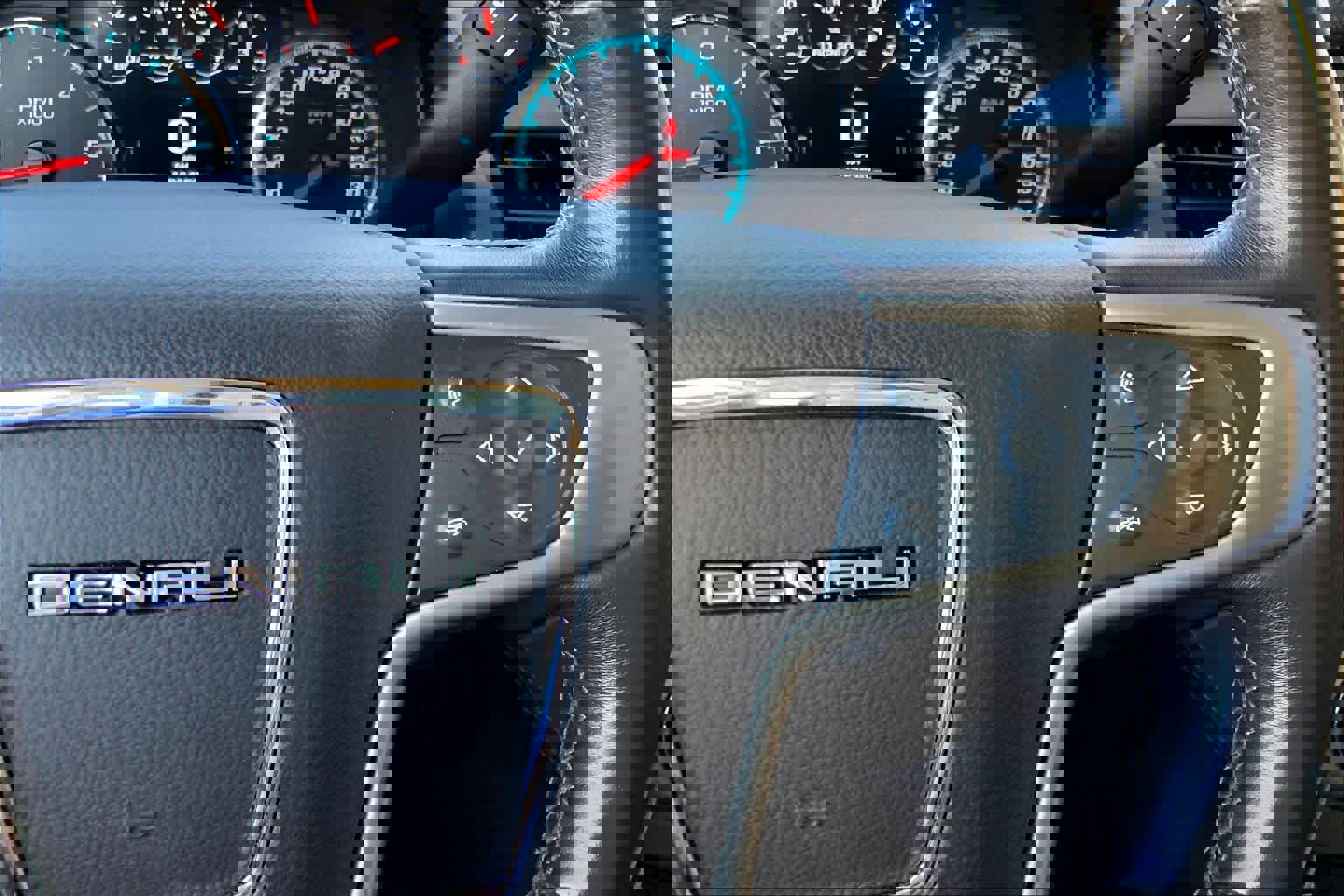 Used 2019 GMC Yukon Denali w/ Open Road Package image 24