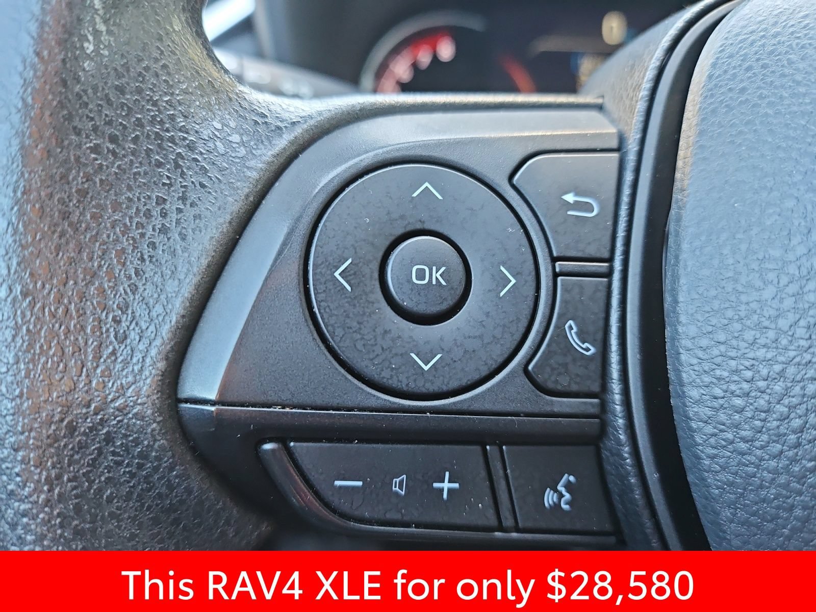 Used 2024 Toyota RAV4 XLE FWD image 30