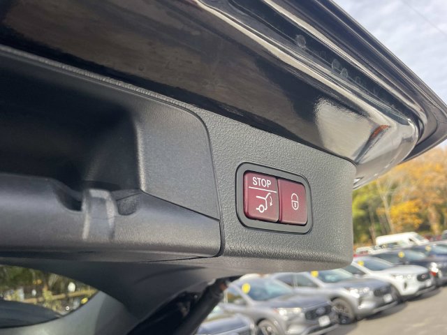 Used 2020 Mercedes-Benz GLB 250 4MATIC w/ Premium Package image 10
