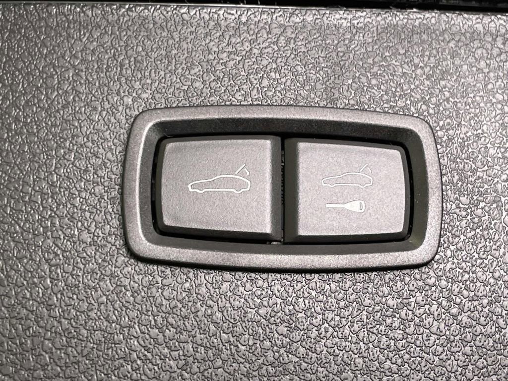 New 2026 Porsche Macan image 21