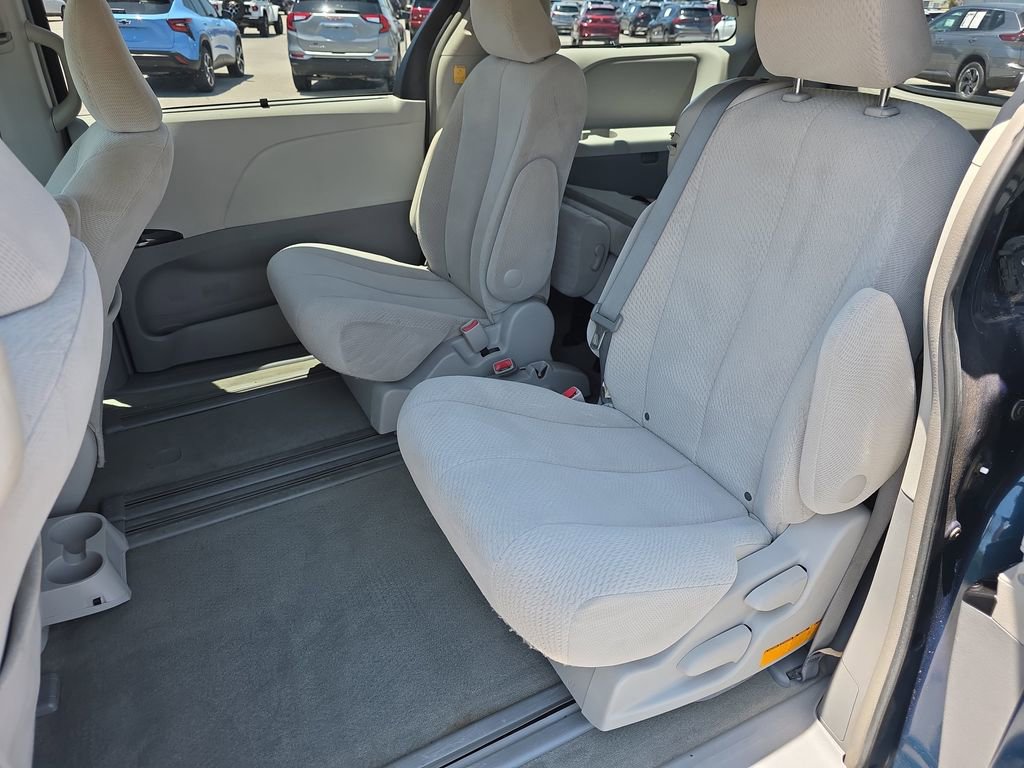 Used 2012 Toyota Sienna LE FWD image 30