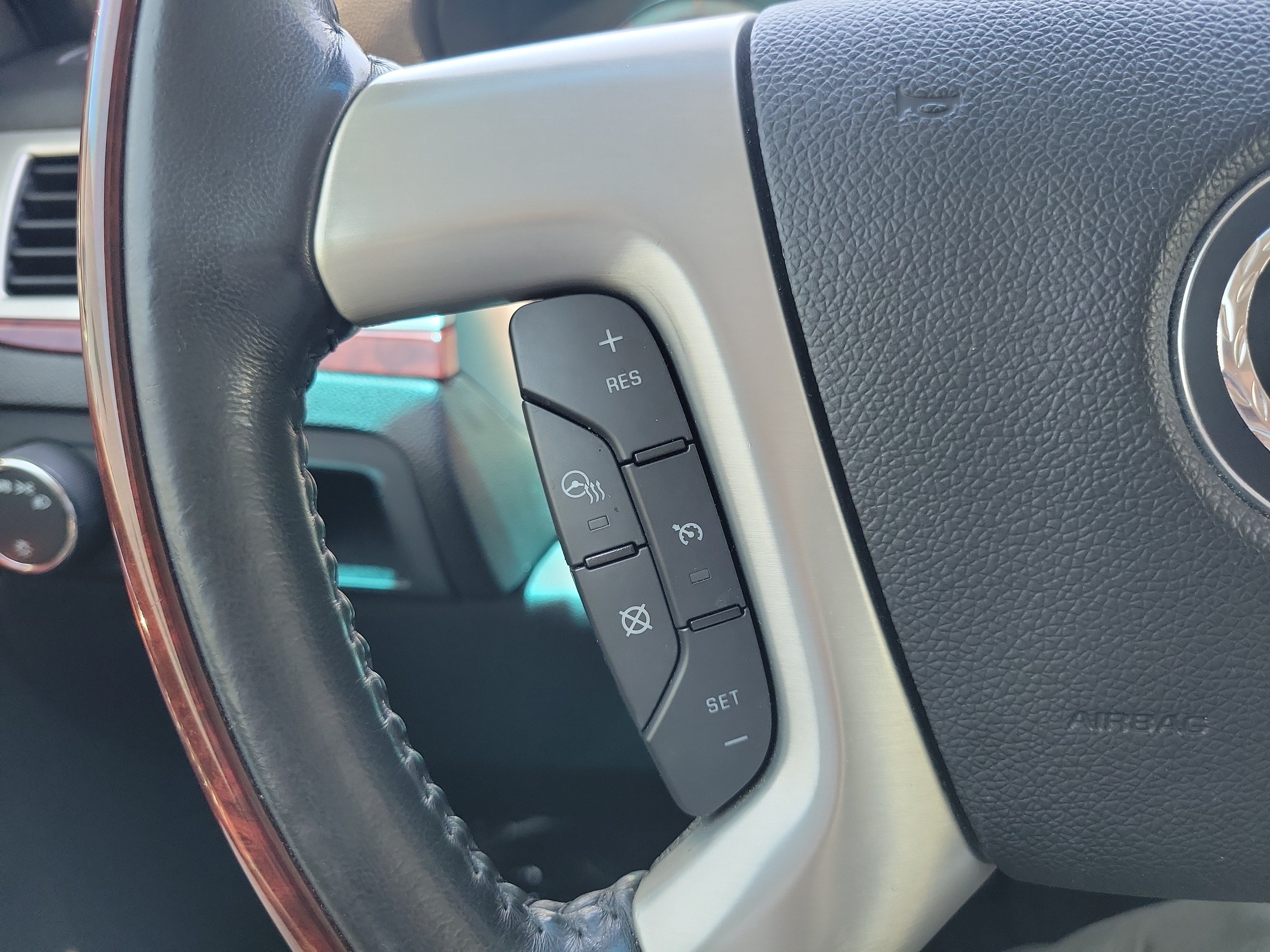 Used 2014 Cadillac Escalade Premium RWD image 26
