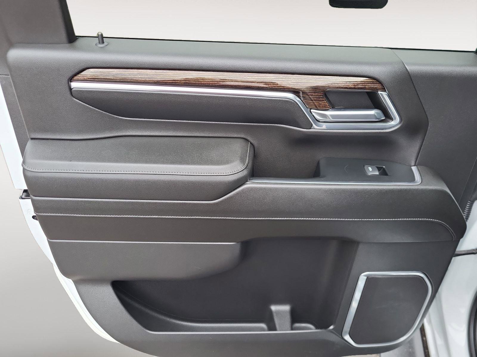 Used 2024 GMC Sierra 2500 SLE w/ SLE Value Package image 18