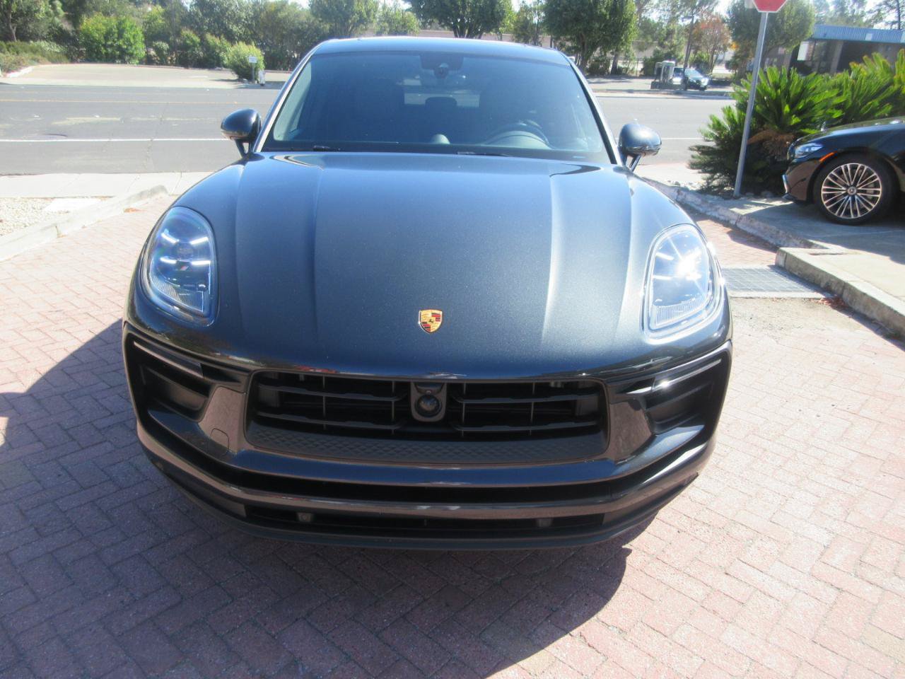 Used 2025 Porsche Macan w/ Premium Package Plus AWD/4WD image 74