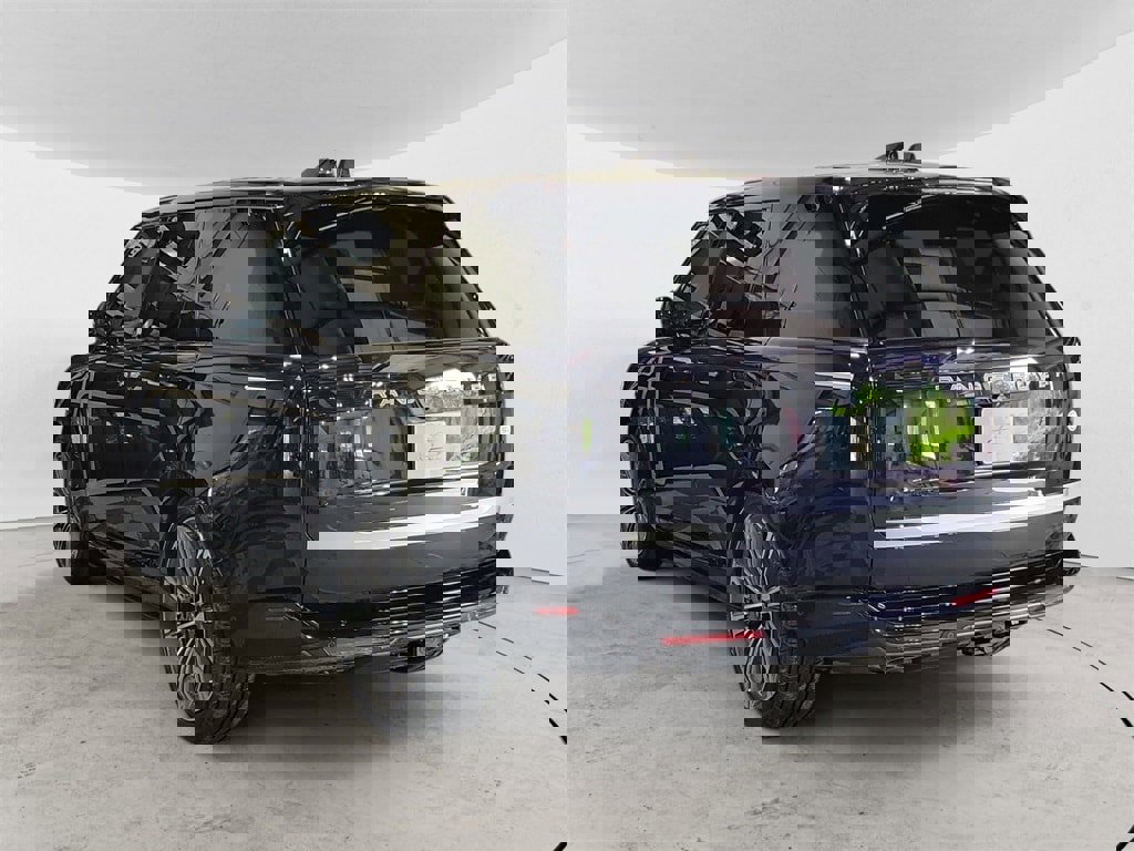 New 2024 Land Rover Range Rover SV image 3