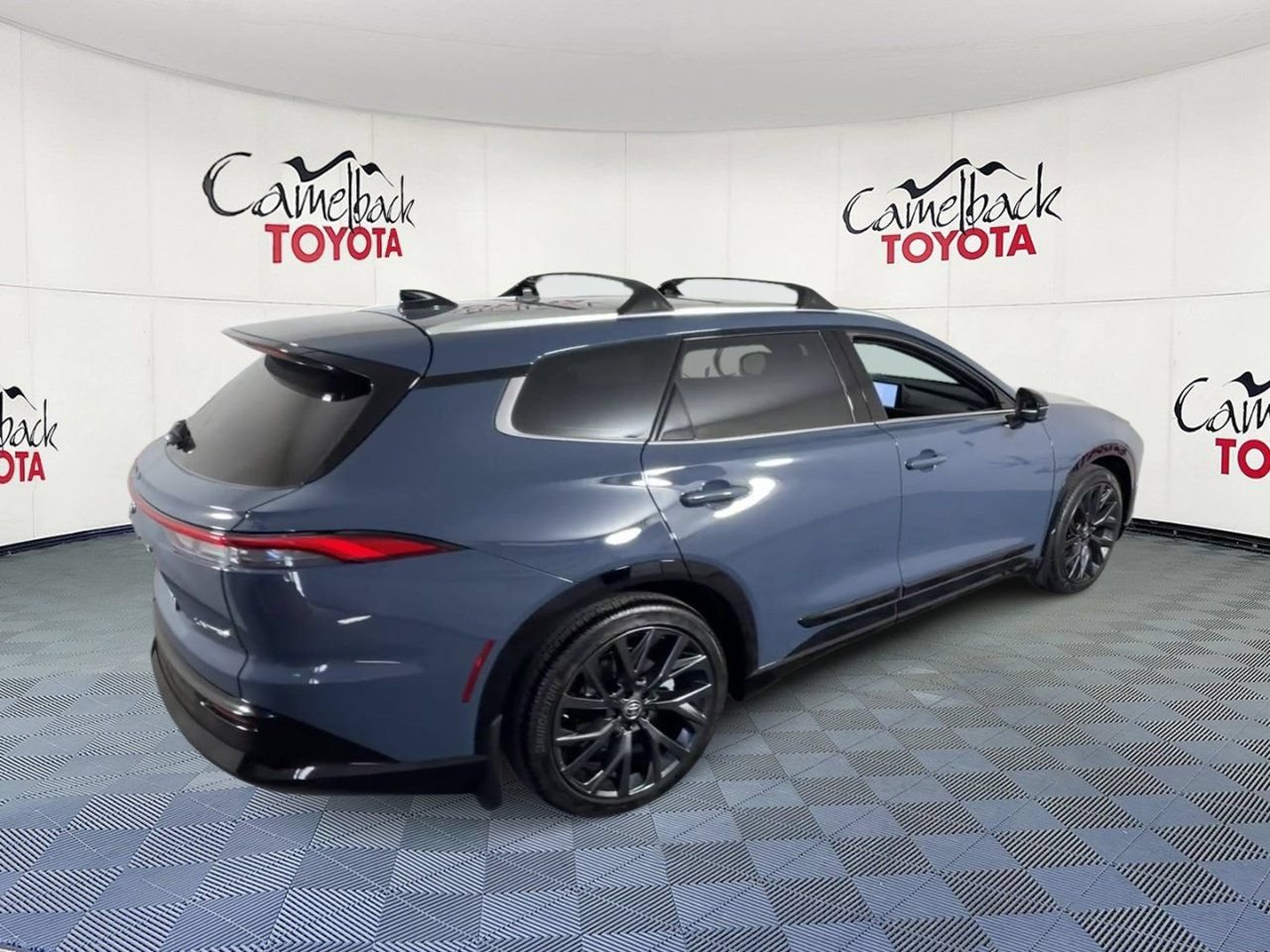 Used 2025 Toyota Crown Signia AWD/4WD image 2
