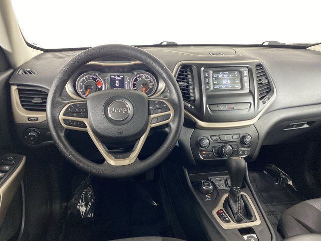 Used 2018 Jeep Cherokee Latitude w/ Safety Group AWD/4WD image 20