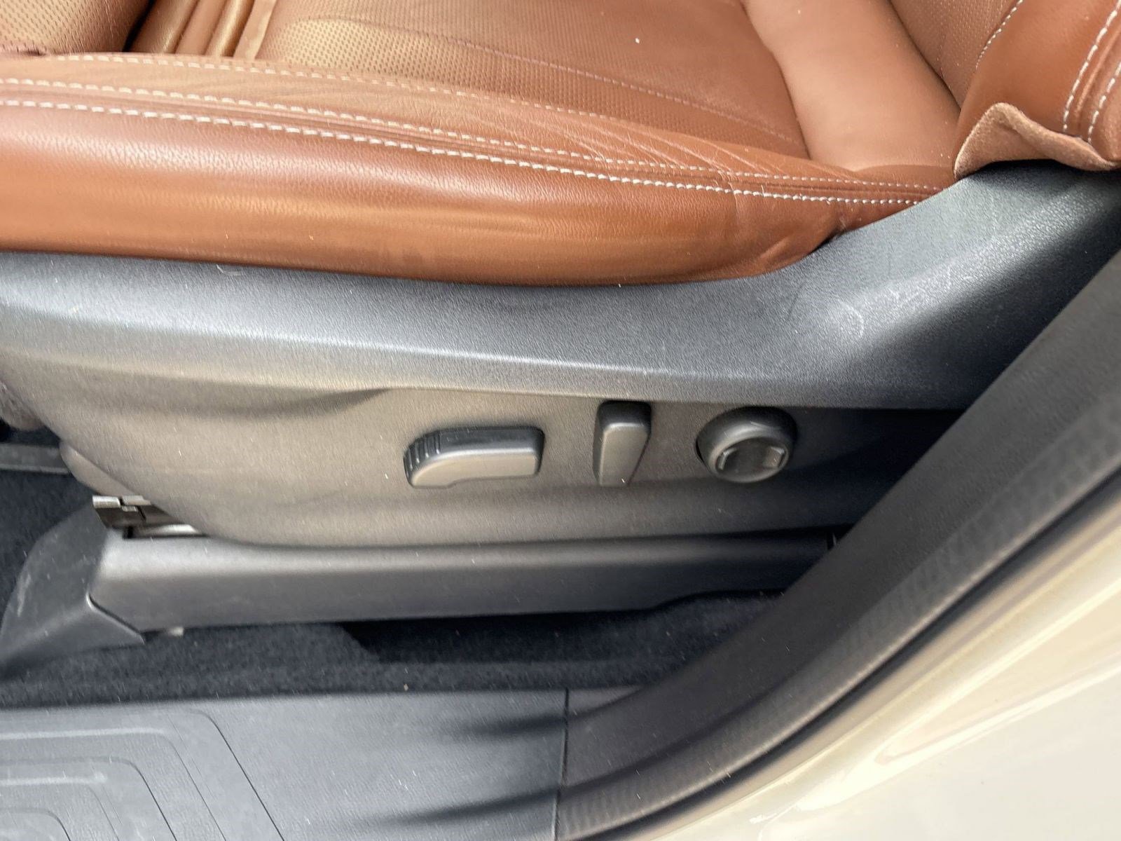 Used 2019 Subaru Ascent Touring w/ Popular Package #3 image 14