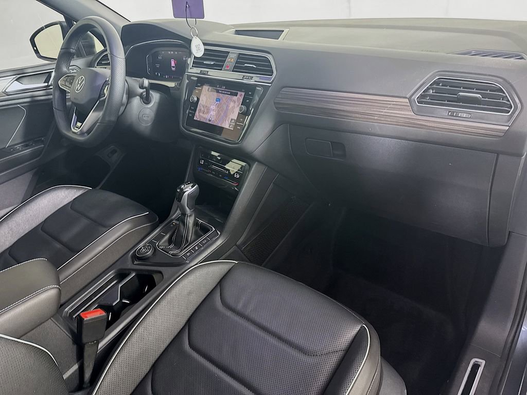 Used 2022 Volkswagen Tiguan SEL R-Line image 36