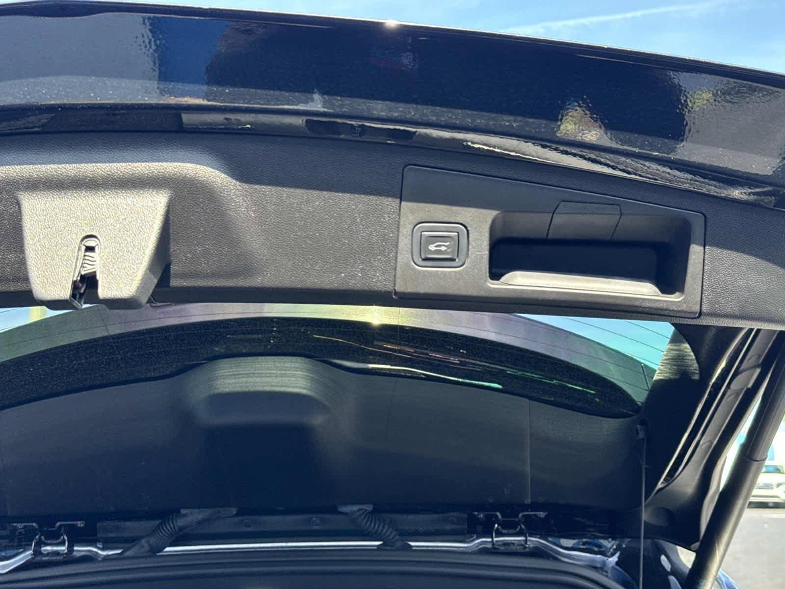 Used 2023 Cadillac XT4 Sport FWD image 12