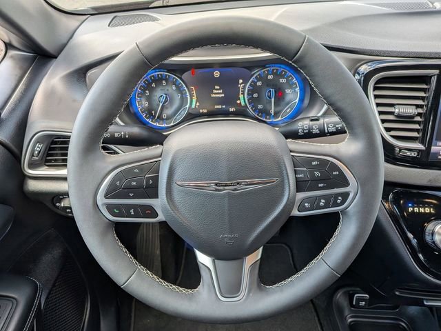 Used 2025 Chrysler Pacifica Select image 19