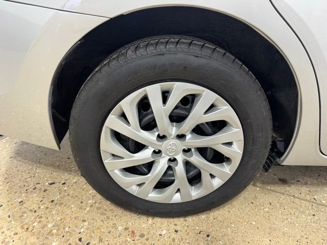 Used 2017 Toyota Corolla LE image 31