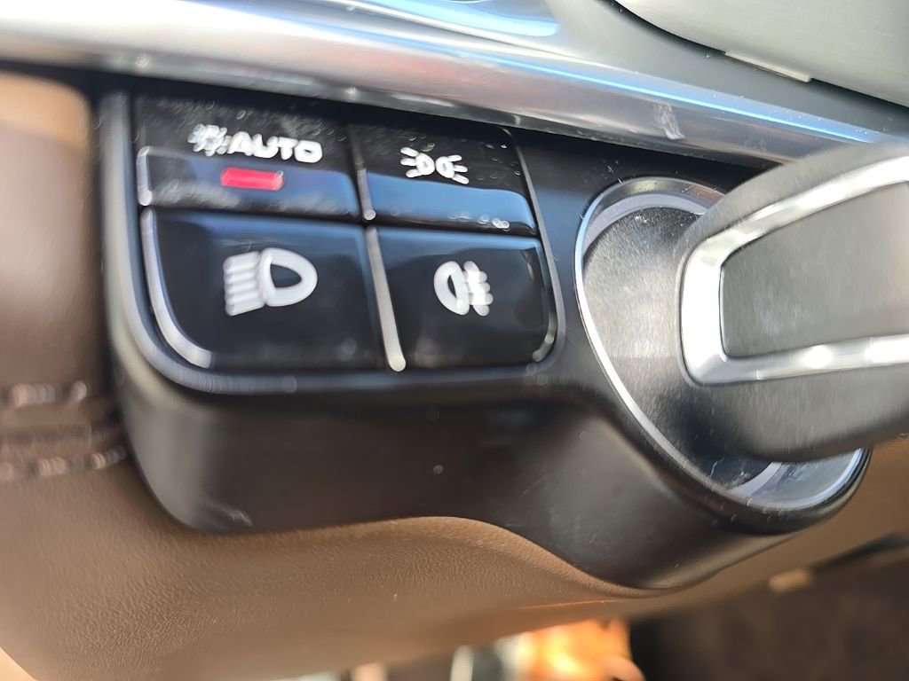 Used 2018 Porsche Panamera 4S image 16