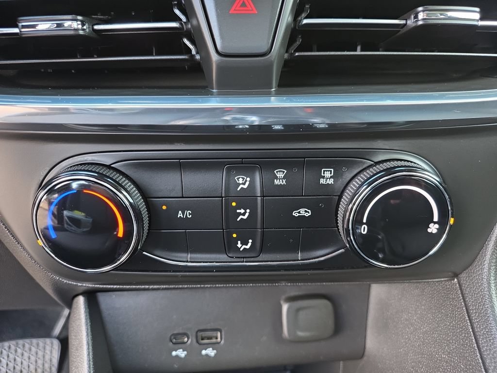 Used 2025 Buick Encore GX Preferred FWD image 23