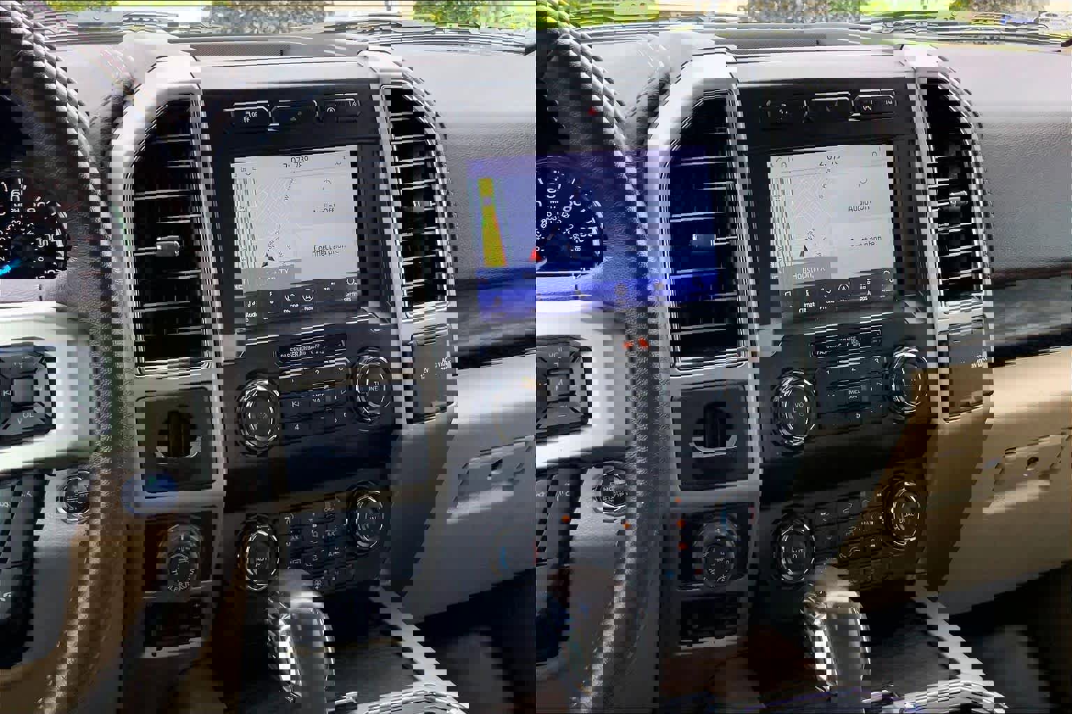 Used 2020 Ford F150 Lariat w/ Equipment Group 501A Mid image 6