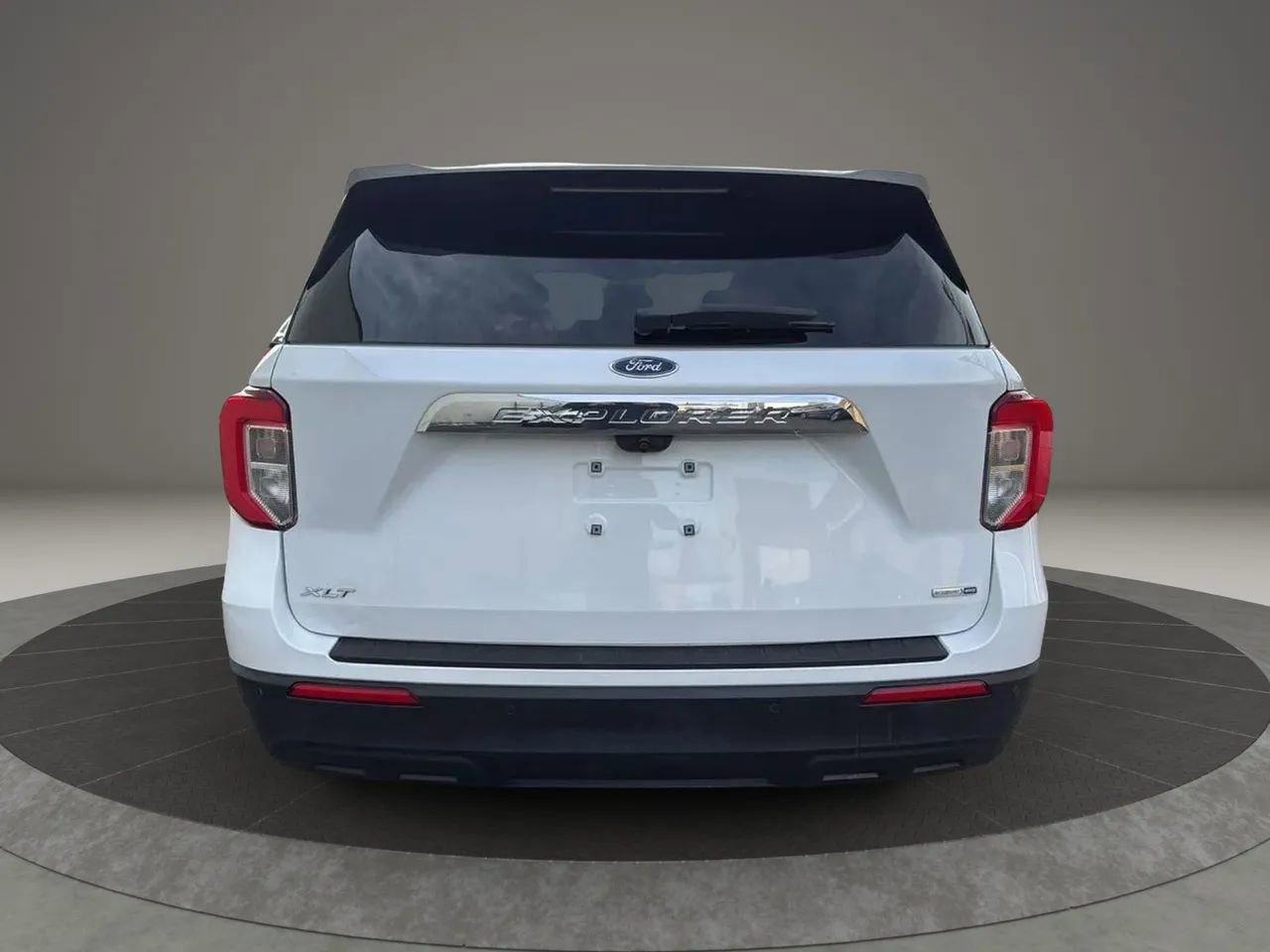 Used 2020 Ford Explorer XLT w/ Comfort Package image 6