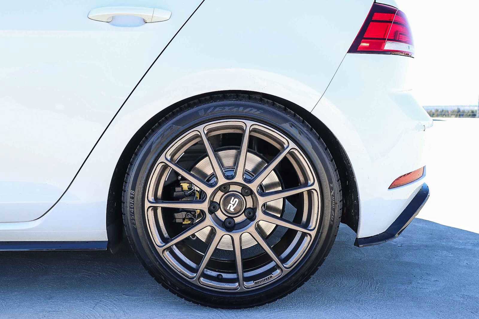 Used 2019 Volkswagen Golf R 4-Door image 10