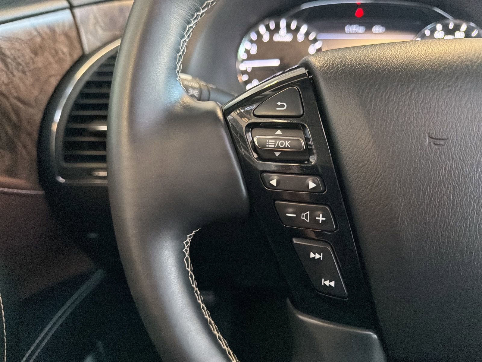 Used 2023 INFINITI QX80 Premium Select w/ Cargo Package AWD/4WD image 24