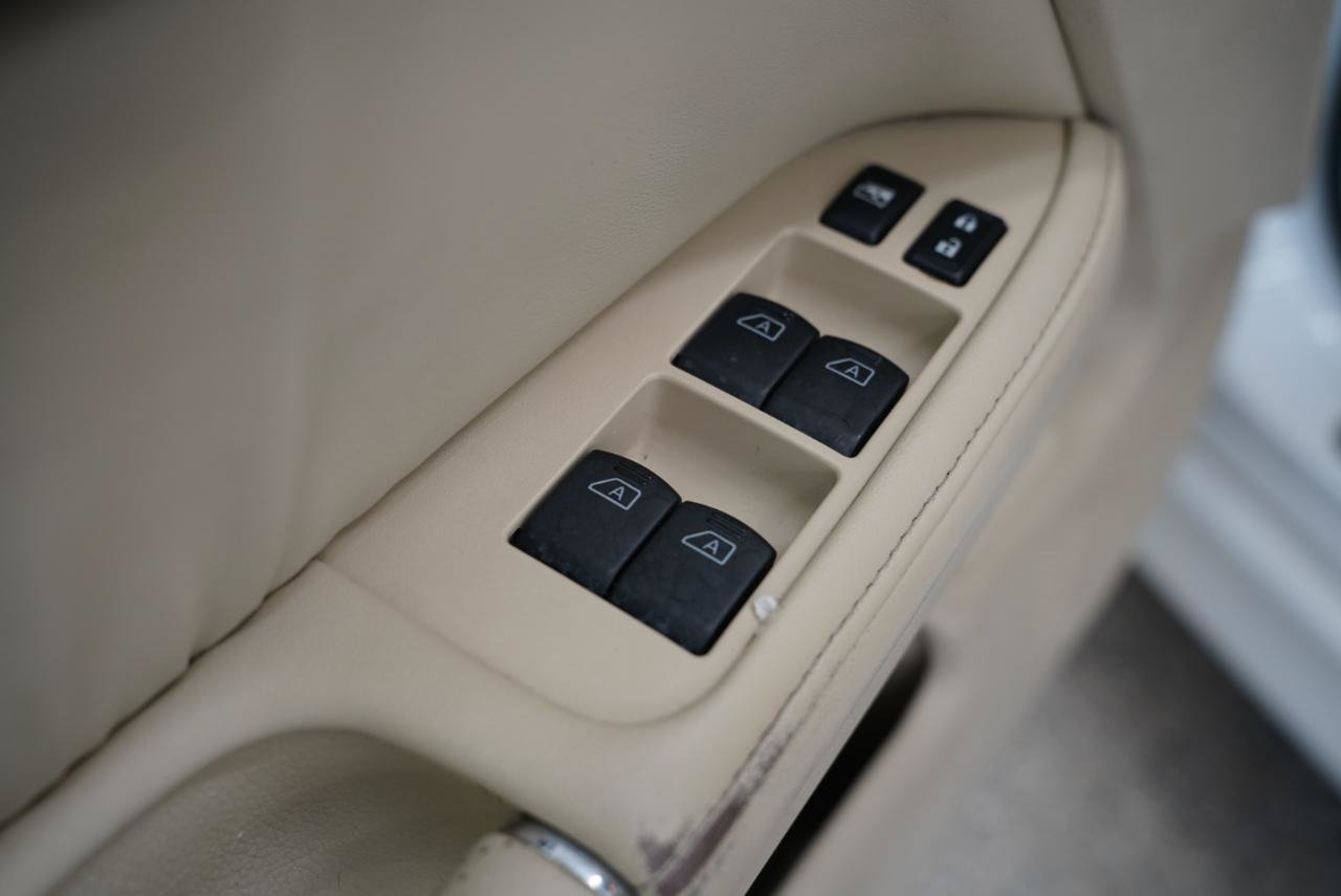 Used 2010 INFINITI M35 w/ Technology Pkg RWD image 29